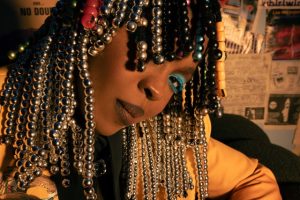 Mittel (Ms_Lauryn_Hill_and_The_Fugees_Press_Shot)