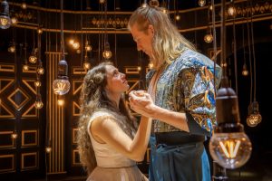 Romeo-und-Julia-Liebe-ist-alles-Foto-01-credit-Joern-Hartmann)