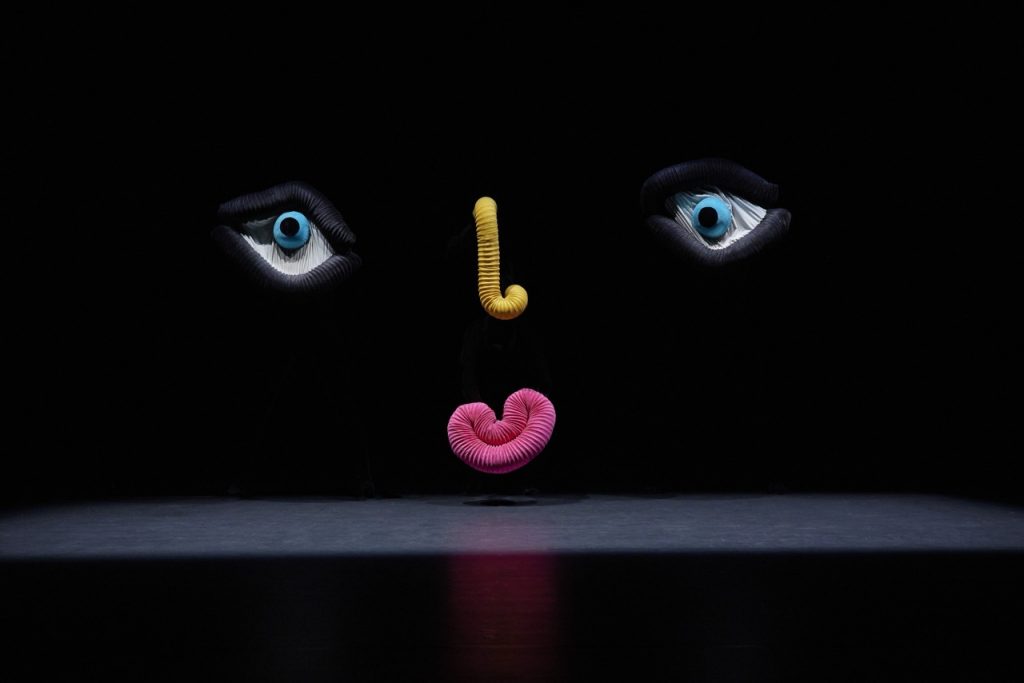 mummenschanz-50-years-foto-02-copyright-mummenschanz-stiftung-Noe-Flum